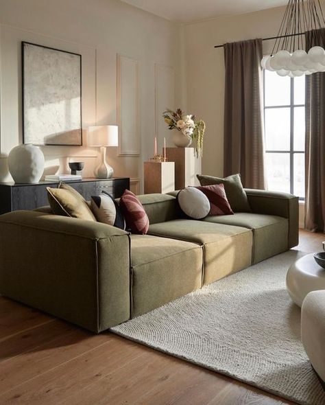 Back Of Sofa Ideas, Living Room Two Sofas, Cosy Modern Living Room, Lounge Sofa Living Room, Living Room Modern Cozy, Green Sofa Living Room Ideas, Sofas Ideas Living Room, Sofa Design Living Rooms, Green Sofa Living