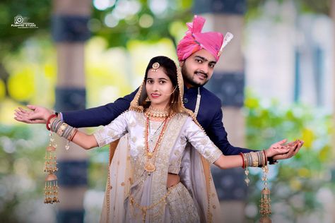 couple photo New Dulhan Pose, Mehendi Photoshoot, Marriage Poses, Haldi Ceremony Outfit, Indian Bride Poses, Indian Bride Photography Poses, Indian Wedding Poses, Groom Photoshoot, Indian Bridal Photos