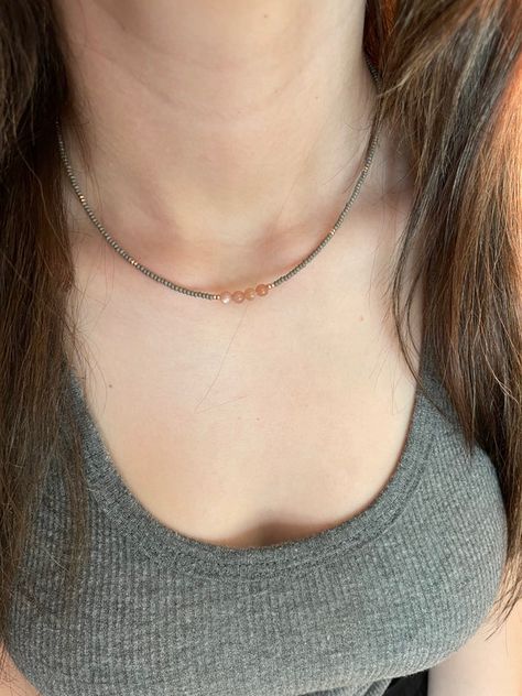 Crystal Choker Sunstone Crystal Necklace Laying Necklace - Etsy Easy Beads Necklace, Grey Beads Necklace, Delicate Beaded Necklace, Trendy Necklaces 2023, Seed Bead Necklace Choker, Beaded Necklace Simple, Crystal Necklace Diy, Miraculous Au, Sunstone Crystal