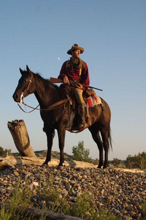 Hunting Reference, Person On Horse, Cowboy Hunting, Cowboy Poses, Cowboy On A Horse, Cowboy Draw, Cowboy On Horse, Cowboy And Horse, Cowboy Photography