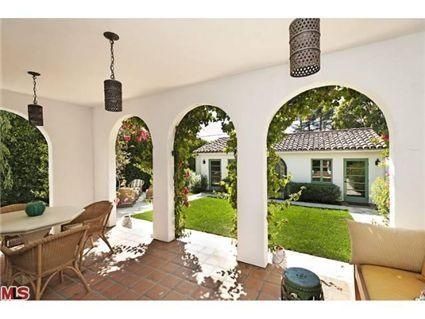 arched stucco covered patio | Arches in covered patio | For the Home | Pinterest Spanish Style Patio, Outdoor Fire Pit Patio, Spanish Patio, Houses In Mexico, Screened Porch Designs, Covered Back Patio, Woodland House, Stucco Homes, Spanish Style Home