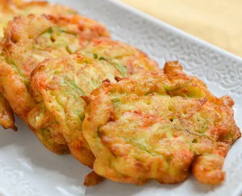 Zucchini Flower Fritters - everybodylovesitalian.com Squash Blossom Fritters, Squash Flower Fritters, Zucchini Flower Fritters, Zucchini Flowers Recipes Italy, Zucchini Flower Recipes, Squash Blossom Recipe, Fried Zucchini Flowers, Recipe Using Zucchini, Traditional Italian Recipes