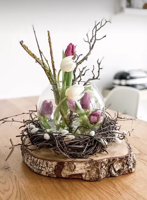 Easter Flower Arrangements, Easter Arrangement, Spring Decor Diy, Home Decor Idea, Flower Vase Arrangements, Flower Arrangements Simple, Home Decor Ideas Living Room, Design For Home, Easter Eggs Diy