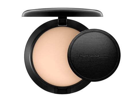 Difference Between Loose Powder, Pressed Powder and Two Way Cake – Makeup For Life 2007 Makeup, Mac Makeup Foundation, Cake Makeup, Best Makeup Brands, Makeup Mac, Makeup Powder, Concealer Makeup, Translucent Powder, Makeup To Buy