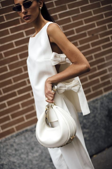 Luxury handbags like this white Fendi Fendigraphy bag are cheaper in some countries than others, thanks to multiple reasons like the VAT refund system available for tourists. If you're planning a trip down under, make sure to check out if Australia offers cheaper pricing than your home country in this article! | © Image of all white street style outfit via Launchmetrics Spotlight All White Street Style, Milano Street Style, White Street Style, Trip To Australia, Beige Crewneck, Classy Fall Outfits, Louis Vuitton Multi Pochette, Old Money Outfits, Style Inspiration Casual