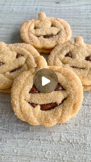 Fitwaffle Kitchen | Eloise | NUTELLA STUFFED HALLOWEEN COOKIES 😍

These little pumpkin cookies are super cute, and they’re so soft and delicious! They’re stuffed with... | Instagram Fitwaffle Kitchen, Cinnamon Filling, Cookie Sandwiches, Halloween Cookie, Fall Cookies, Halloween 2022, Chocolate Filling, Pumpkin Cookies, Plain Flour