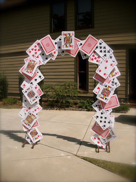 Card arch for Alice in Wonderland party Mad Hatter Themed Party, Mad Hatter Party Decorations, Queen Of Hearts Prom Theme, Alice In Wonderland Archway, Casino Decorations Diy, Playing Card Decorations, Mad Hatters Tea Party Decorations, Mad Hatters Tea Party Ideas, Alice In Wonderland Backdrop Ideas