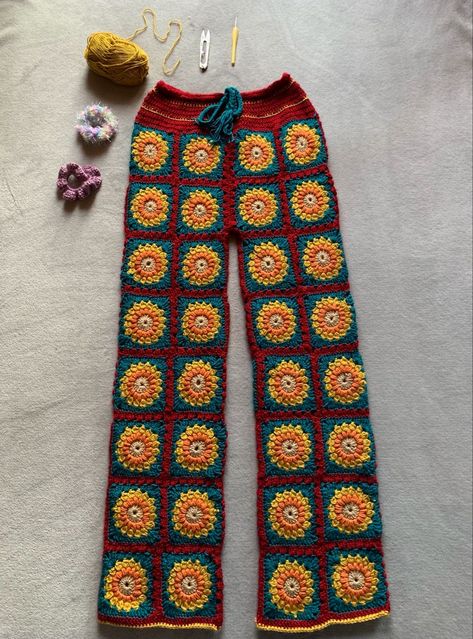 Crochet Pants Pattern Granny Square, Granny Square Crochet Pants Pattern, Crochet Patterns Pants, Crochet Clothes Granny Square, How To Crochet Pants, Granny Square Projects Ideas Inspiration, Crochet Pants Granny Square, Granny Square Pants Pattern, Granny Square Crochet Pants