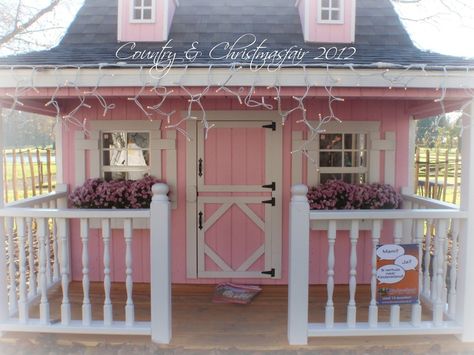 Pink She-Shed Pink Shed, Tiny She Shed, She Shed Interior Ideas, She Shed Interior, Bakery Design Interior, Shed Interior, Craft Shed, Shed Home, Cottage Retreat