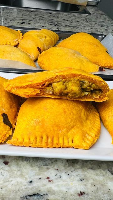 How We Rowes Cook on Instagram: "Part 1 of making my favorite Jamaican patty / Jamaican style shrimp patty #jamaicanpatty #shrimppatty" Patty Jamaican, Jamaican Shrimp, Shrimp Patty, Chicken Patty Recipes, Shrimp Patties, Jamaican Chicken, Jamaican Curry Chicken, Jamaican Patty, Jerk Shrimp