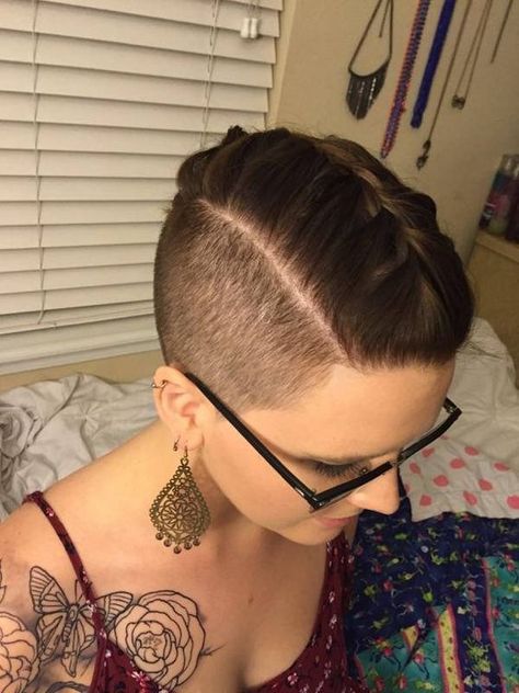 Double Side Shave Long Hair, Double Side Shave, Side Shave Long Hair, Braid Undercut, Braided Undercut, Gym Hairstyles For Short Hair, Short Undercut Hairstyles For Women, Short Undercut Hairstyles, Girls With Short Hair