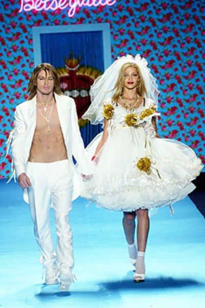 Betsey Johnson Fall 2003 Ready-to-Wear Collection - Vogue Betsey Johnson Wedding, Short Wedding Dresses, Trashy Outfits, 2014 Wedding, First Communion Dresses, Striped Sweater Dress, Tiered Skirts, Communion Dresses, Short Wedding Dress