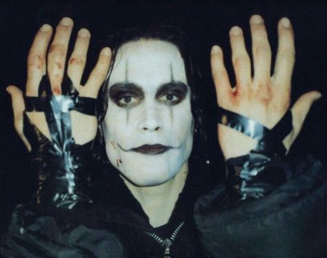 ~ † Brandon Lee † As Eric Draven † In The Movie The Crow 1994 † Eric Draven Cosplay, Crow Photos, Joe Spencer, Eric Draven, Crow Costume, Crow Movie, Celebrities Who Died, Requiem For A Dream, Brandon Lee