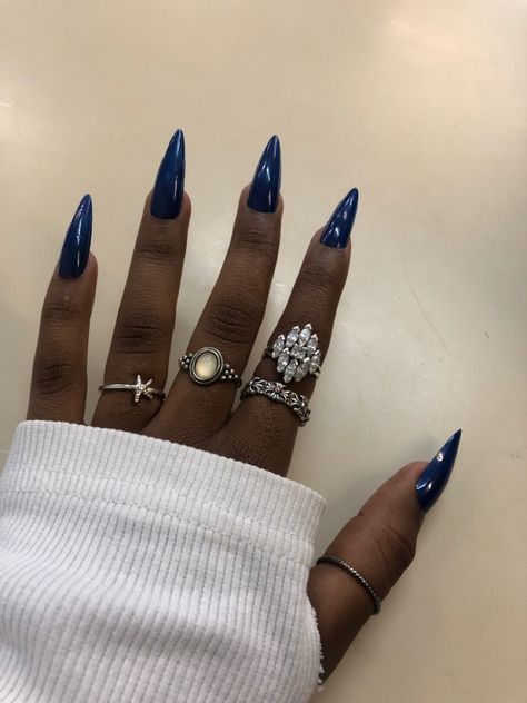 Long Dark Acrylic Nails, Cool Blue Nail Designs, Long Dark Blue Nails, Dark Blue Stiletto Nails, Dark Fem Nails, Sharp Acrylic Nails, Deep Winter Nail Colors, Stilleto Nails 2024, Deep Blue Nails Designs