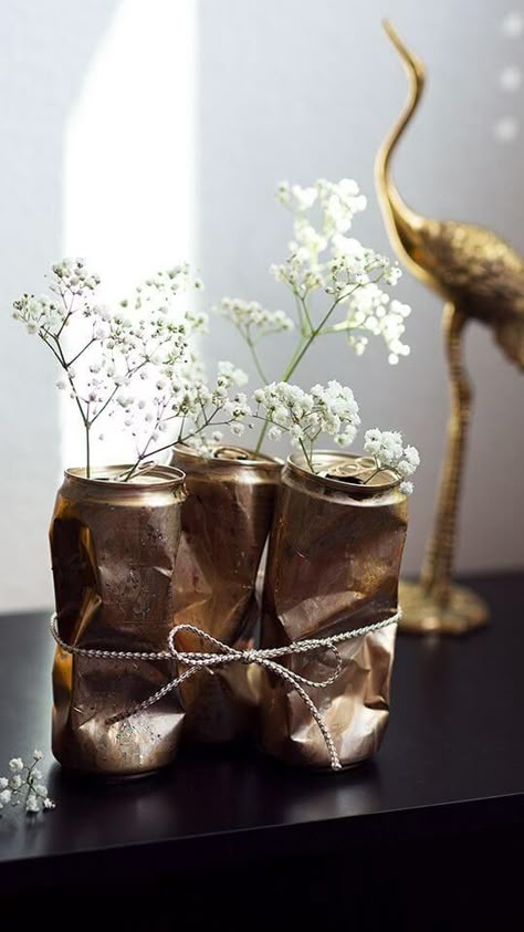 27 EASY AND CHEAP DIY HOME DECORATIONS - 182 Shell Candle Holder, Plastic Bottle Art, Shell Candles, Diy Gold, Diy Upcycling, Mason Jar Centerpieces, בר מצווה, Gold Diy, Blogger Tips