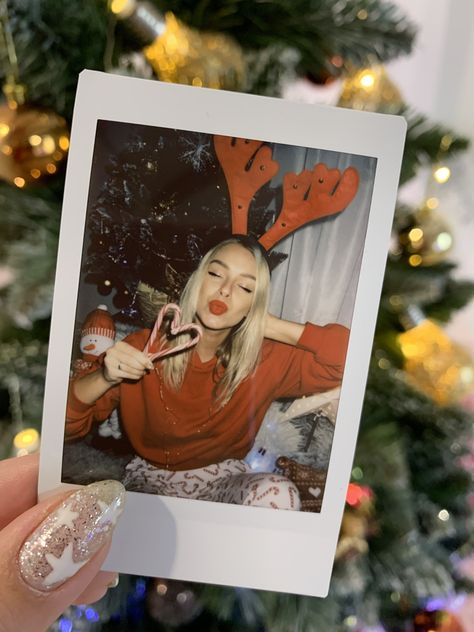 Christmas Polaroid, Christmas Instagram Pictures, Christmas Mirror, Christmas Poses, Instax Photos, Christmas Shoot, Couple Christmas, Aesthetic Couple, Cowboy Christmas