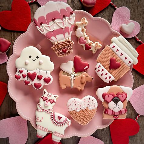 Valentine’s Day cookie set. Cookie picture tip: use mini marshmallows to prop up cookies if you have a curved plate and it will prevent… | Instagram Valentines Cookies Decorated Ideas, Super Bowl Cookies, Up Cookies, Valentine Cookies Decorated, Valentines Day Sugar Cookies, Farm Cookies, Fox Farm, Valentines Cookies, Cookie Pictures