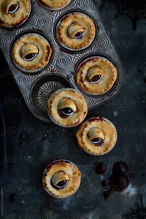 Eyeball Pies, Scary Halloween Face Pies, Creepy Halloween Pies, Creepy Pie, Skull Apple Pies, Creepy Peepers Pasta Pie, Creepy Face Pie, Bacon Dishes, Creepy Eyes