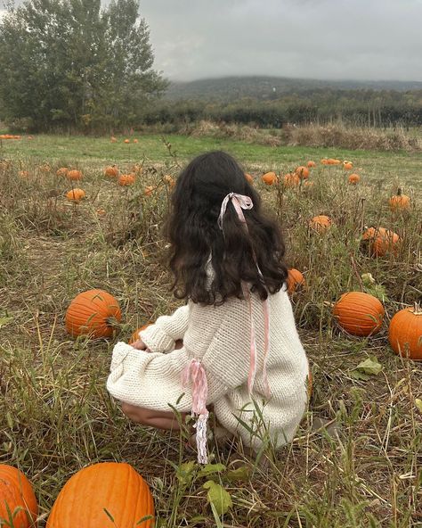 bein the cutest pumpkin in the patch 🫶🏻🍂🎀🧸 #coquette #coquettefashion #coquetteaesthetic #cottagecore #cottagecoreaesthetic #cottagecorefashion #autumnoutfit #falloutfits pink bow outfit, chunky sweater, bailey bow pink uggs, pumpkin patch ideas, upstate ny pic inspo, fall autumn vibes, coquette aesthetic, cottagecore style Ugg Bailey Bow Outfit, Bow Uggs Outfit, Bailey Bow Uggs Outfit, Holiday Tea Party, Pumpkin Patch Ideas, Vibes Coquette, Bow Uggs, Autumn Fall Aesthetic, Bow Outfit