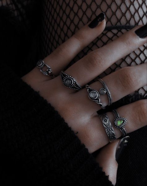 Rings Dark Aesthetic, Dark Feminine Jewelry, Witch Jewelry Aesthetic, Dark Witch Aesthetic, Hands With Rings, Pirate Ring, Edgy Rings, Dark Rings, Aesthetic Rings