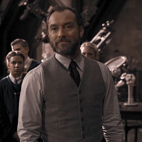 Jude Law Dumbledore, Young Dumbledore, Professor Aesthetic, Harry Potter Scrapbook, Beard Envy, Young Art, Hogwarts Aesthetic, All The Young Dudes, Jude Law