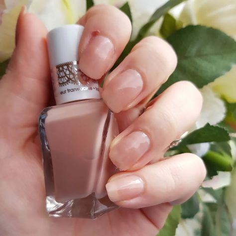 Essie of corset Reviews 2022 Essie Gel Polish, Essie Gel Nail Polish, Corset Nails, Nail Polish Essie, Essie Colors, Neutral Nail Polish, Essie Gel Couture, Nude Nail Polish, Nude Nail