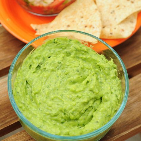 Edamame "Guacamole" Makes 6 servings   2 cups shelled edamame beans 2 Tbsp lime juice 3 garlic cloves, minced 1/4 cup red onion, diced 1/2 c... Healthy Dip Recipes, Creamy Avocado Dressing, How To Make Guacamole, Healthy Dips, Cookout Food, Guacamole Recipe, The Genius, Edamame, Picky Eaters