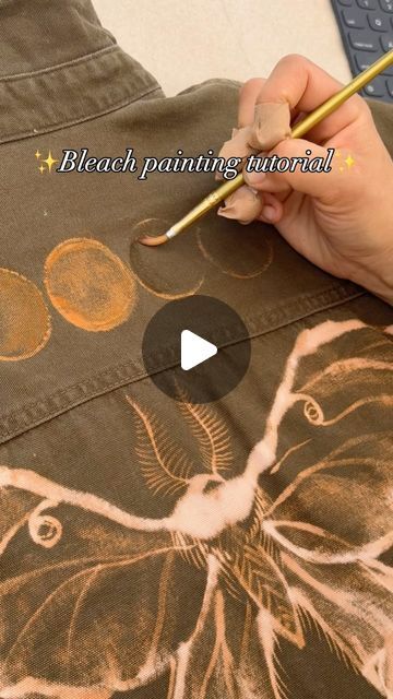 Really Cool Art Projects, Painting On Fabric Ideas, Painting On Clothes Ideas, Hand Painted Clothes, Shirt Painting Ideas, Bleach Painting, Alternative Fashion Diy, Personal Motto, Bleaching Clothes