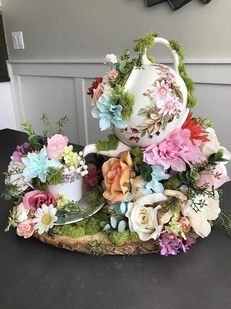 Teapot Centerpiece, Teapot Decorations, Tea Party Centerpieces, Tea Cup Centerpieces, Cup And Saucer Crafts, Teapot Crafts, Wonderland Garden, Teapot Decor, Alice In Wonderland Flowers