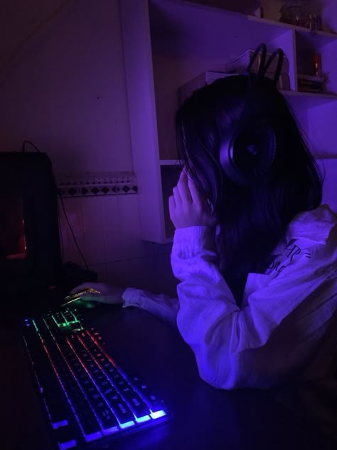 Best Laptops For Students, Gamer Girl Aesthetic, Meta Ads, Aesthetic Grunge Tumblr, Gaming Room Setup, Best Laptops, Main Game, Girls Play, Aesthetic Grunge