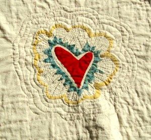 Heart Quilt, Design Textile, 자수 디자인, Needle Arts, Art Textile, Textile Artists, Embroidery And Stitching, Applique Designs, Fabric Art