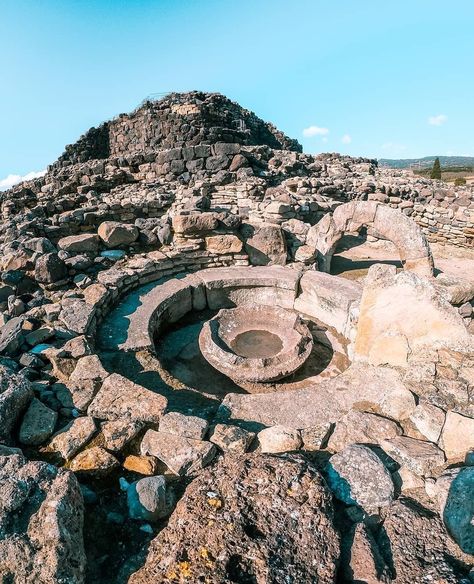 The Human Origin Project on Instagram: “Su Nuraxi is a nuragic archaeological site in Barumini, Sardinia, Italy. Su Nuraxi simply means "The Nuraghe" in Campidanese, the southern…” Roman Buildings, Ancient Europe, Sardinia Italy, Ancient Mysteries, Archaeological Site, Historical Architecture, Romantic Travel, The Good Old Days, Sardinia