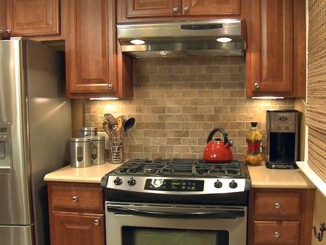 17 Cool & Cheap DIY Kitchen Backsplash Ideas To Revive Your Kitchen Rustic Kitchen Backsplash Ideas, Rustic Kitchen Backsplash, How To Tile, Diy Kitchen Backsplash, Farmhouse Backsplash, Beadboard Backsplash, Kitchen Design Diy, Kitchen Backsplash Ideas, Diy Backsplash