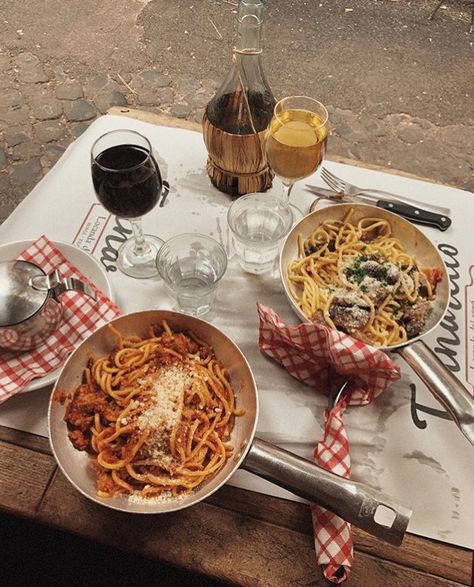 Wine And Dine, Authentic Italian, Look Here, Beautiful Food, Pretty Food, Cute Food, Aesthetic Food, Wine Recipes, Food Inspiration