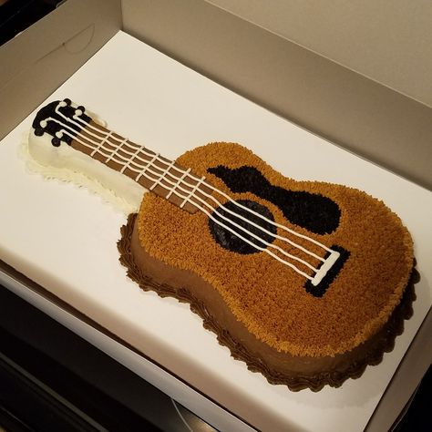 Acoustic guitar cake How To Make A Guitar Cake, Guitar Bday Cake, Guitar Shaped Cake, Guitar Cakes For Men Birthday, Guitar Themed Cake, Guitar Cake Ideas Birthday, Guitar Cakes For Men, Guitar Cake Ideas, Birthday Cake Guitar