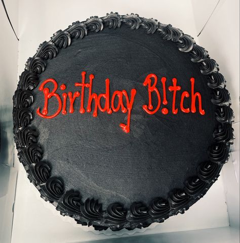 Super cute all black birthday cake with red lettering! Red Velvet Cake With Black Frosting, Grunge Cake Ideas, Bday Cake 20 Years, Red And Black 18th Birthday Party, Red And Black Aesthetic Birthday, 15th Birthday Cakes Aesthetic, Birthday Cake Grunge, Goth Birthday Girl, 18th Birthday Party Ideas Red