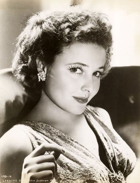 Laraine Day Dr Kildare, Laraine Day, Vintage Hollywood Stars, Vintage Actresses, Classic Film Stars, Her Film, Movie Pins, Famous Photos, Retro Beauty