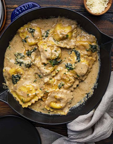 Roasted Garlic Ravioli Chicken And Roasted Garlic Ravioli, Homestead Dinner Recipes, Dinner Recipes Ravioli, Healthy Garlic Pasta, Roasted Garlic Ravioli, Recipes Ravioli, Alfredo Ravioli, Ravioli Recipes, Chicken Ravioli