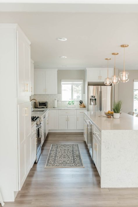 Small Open Concept, My Dream Kitchen, Small White Kitchens, Open Concept Kitchen Living Room, Modern Kitchen Design Open Concept, Classic Kitchen, White Kitchen Design, Gold Kitchen, White Modern Kitchen