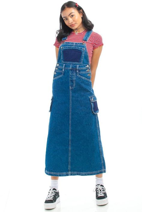 Jumper Outfit Denim, Denim Jumper Dress Outfit, Overall Skirt Outfit, Jumper Dress Outfit, Denim Jumper Dress, Outfit Denim, Overalls Fashion, Overall Skirt, Jumper Outfit