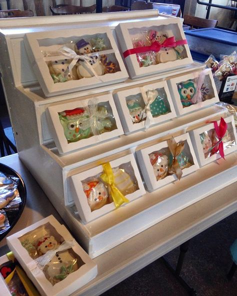 Check out this amazing display case my dad built for me! I decided that wherever this cookie making adventure takes me, this display case… Pop Up Cookie Display, Creative Cookie Display, Cookie Display Ideas, Bakery Booth, Cookie Display Stand, Cake Stall, Cookie Display, Elf Cookies, Cookie Stand