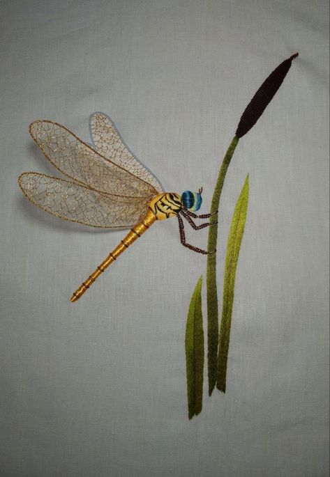 Embroidered Insects, Dragonfly Embroidery, Crazy Quilt Stitches, Stitch Work, Brazilian Embroidery, Insect Art, Textile Arts, Japanese Embroidery, Silk Ribbon Embroidery