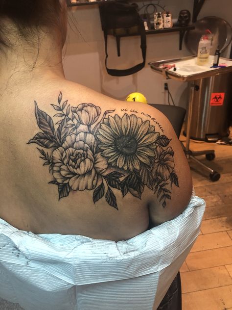 Women Upper Back Tattoo Ideas, Back Of Shoulder Tattoo Cover Up, Sunflower Back Shoulder Tattoo, Floral Back Of Shoulder Tattoo, Upper Back Flower Tattoo Women, Upper Back Tattoo Cover Up For Women, Tattoo Cover Up Ideas For Women Shoulder, Back Of Shoulder Flower Tattoo, Upper Back And Shoulder Tattoo