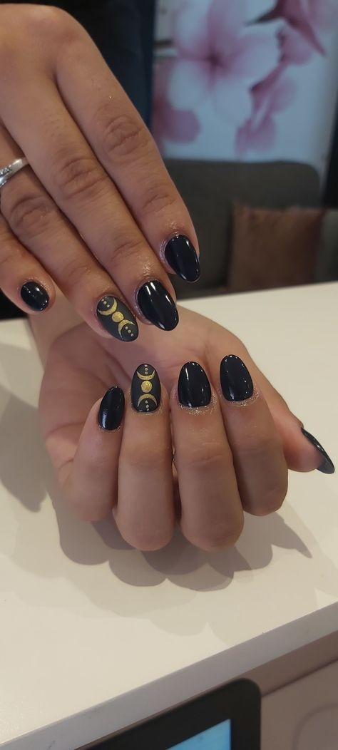 #LunarEclipse #moon #black #blue #nails #hands #haloween #blackandgold Lunar Eclipse Nails, Celestial Gel Nails Short, Lunar Nails Design, Sun And Moon Nails Short, Moon Phase Nails Simple, Lunar Nail Art, Moon Cycle Nails, Triple Moon Nails, Eclipse Nails Design