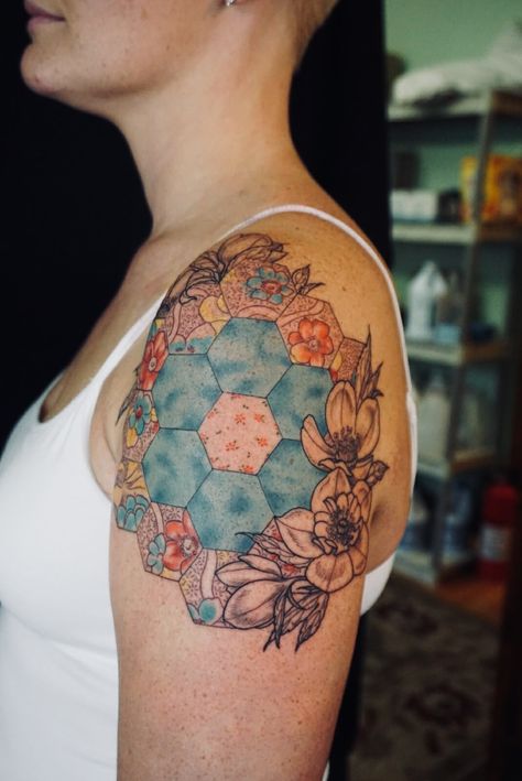 Quilted Tattoo Ideas, Patchwork Quilt Tattoo Ideas, Tattoo Quilt, Quilter Tattoo, Patchwork Quilt Tattoo, Quilting Tattoos, Quilt Patch Tattoo, Quilted Tattoo, Quilt Tattoos For Women