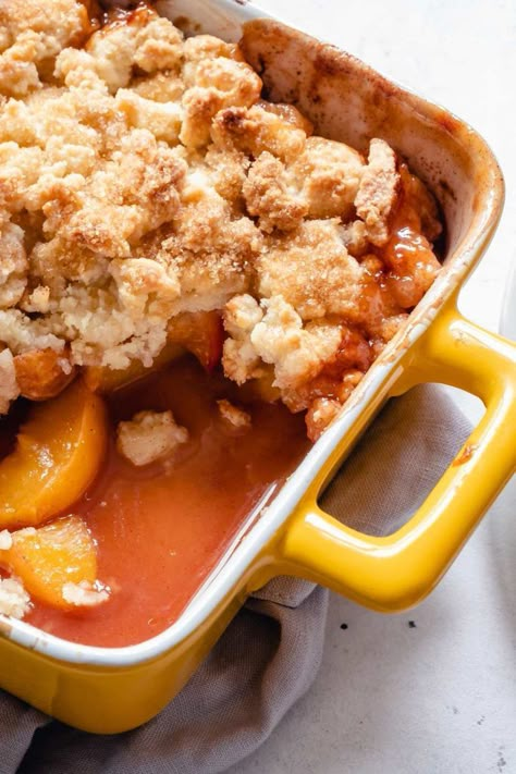 Cake Mix Peach Cobbler, Fruit Cobbler Recipe, Cake Mix Cobbler, Homemade Peach Cobbler, Fresh Peach Cobbler, Recipes Using Cake Mix, Peach Dessert Recipes, Peach Cobbler Easy, Fruit Cobbler