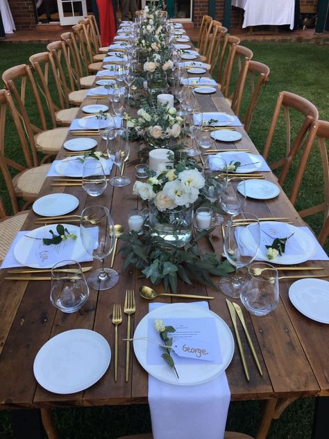 Garden Party Decorations Outdoor Table, Lunch Party Ideas Decor, Backyard Wedding Dinner Table, Lunch Garden Party, Table Setting For Quinceanera, Wedding Lunch Table Decor, Graduation Dinner Party Table Settings, Engagement Dinner Party Decor, Bridal Shower Lunch Decor