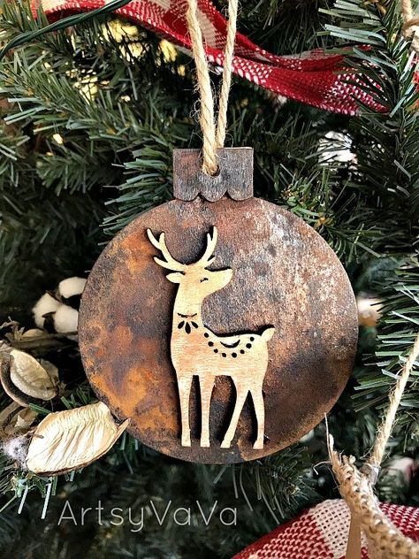 Rustic Christmas Ornaments, Rustic Ornaments, Simple Craft, Wooden Christmas Ornaments, Wooden Ornament, Handmade Christmas Decorations, Fabric Christmas Ornaments, Craft Store, Mineral Paint