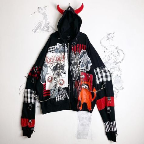 Diy Emo Clothes, Patches Hoodie, Diy Goth Clothes, Crazy Clothes, Punk Hoodie, Creepy Cute Fashion, Punk Clothes, Reworked Clothes, Punk Style Outfits