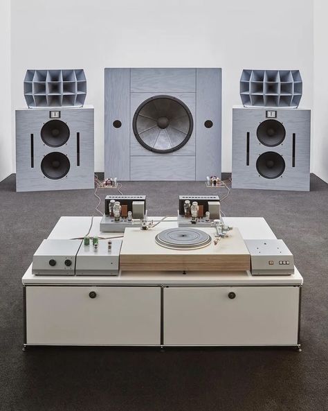 Ojas Speakers, Listening Room Ideas, Vinyl Stand, Dj Room, Sound Sculpture, Lisson Gallery, Sound Room, Big Speakers, Speaker Systems